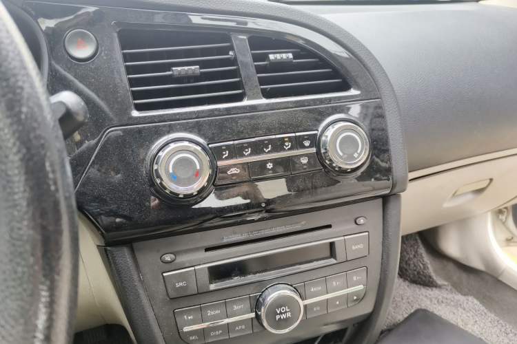 Used Soueast V3 Lingyue 2013 Revised Version 1.5L Manual – Affordable Edition Audio And AC Panel