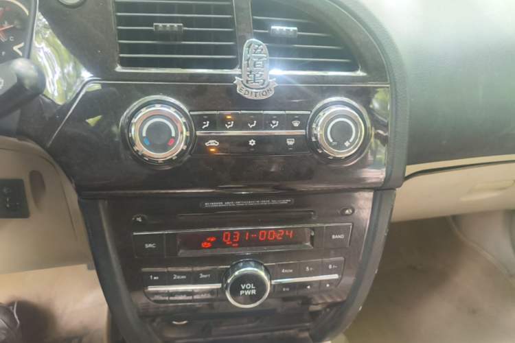 Used Soueast V3 Lingyue 2013 Revised Version 1.5L Manual – Affordable Edition Audio And AC Panel