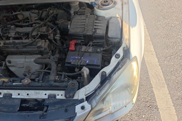 Used Soueast V3 Lingyue 2013 Revised Version 1.5L Manual – Affordable Edition Engine Bay Left