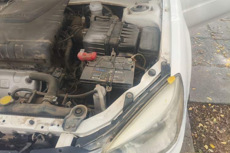 Used Soueast V3 Lingyue 2013 Revised Version 1.5L Manual – Affordable Edition Engine Bay Left