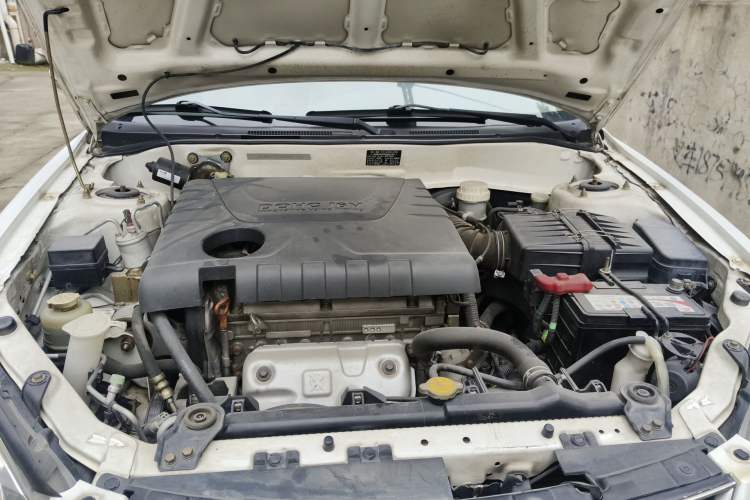 Used Soueast V3 Lingyue 2013 Revised Version 1.5L Manual – Affordable Edition Engine Bay