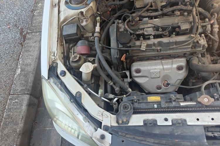 Used Soueast V3 Lingyue 2013 Revised Version 1.5L Manual – Affordable Edition Engine Bay Right