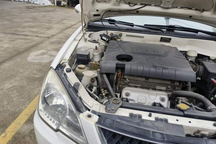Used Soueast V3 Lingyue 2013 Revised Version 1.5L Manual – Affordable Edition Engine Bay Right