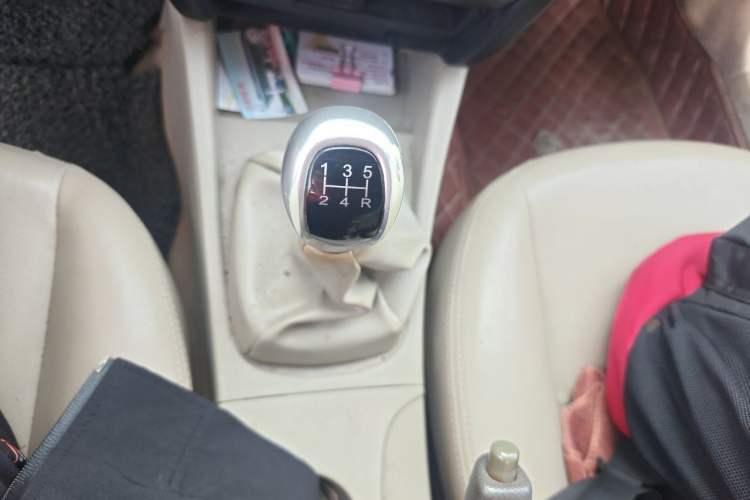 Used Soueast V3 Lingyue 2013 Revised Version 1.5L Manual – Affordable Edition Gear Lever