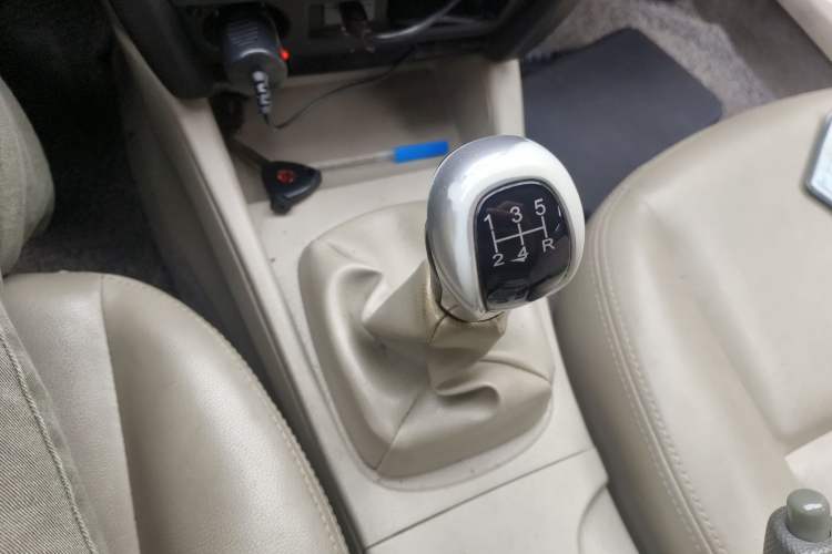 Used Soueast V3 Lingyue 2013 Revised Version 1.5L Manual – Affordable Edition Gear Lever