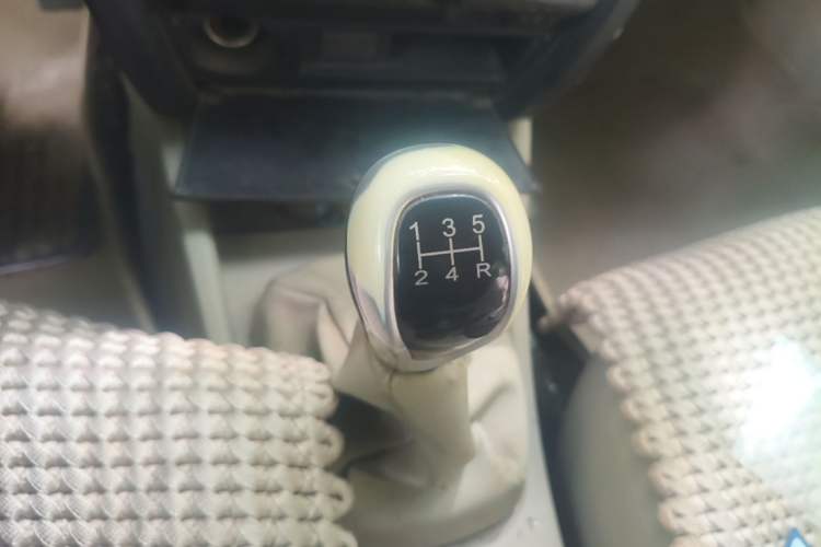 Used Soueast V3 Lingyue 2013 Revised Version 1.5L Manual – Affordable Edition Gear Lever