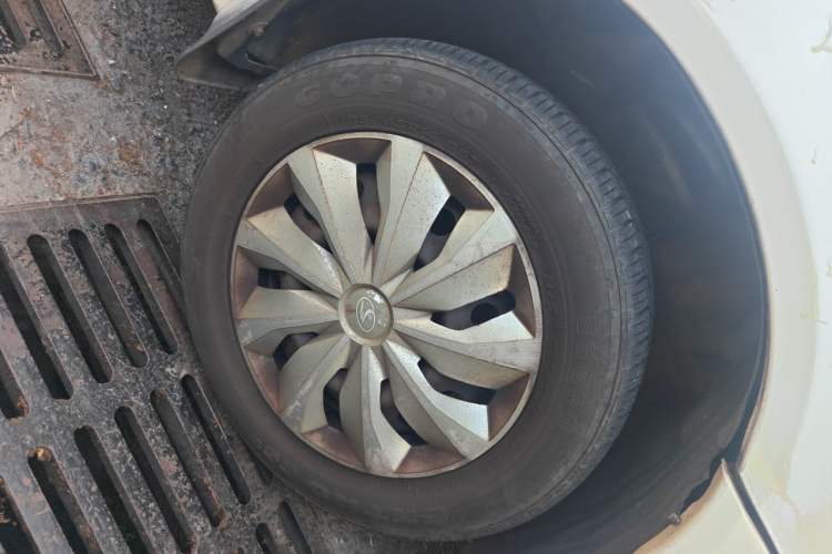 Used Soueast V3 Lingyue 2013 Revised Version 1.5L Manual – Affordable Edition Right Front Wheel Hub
