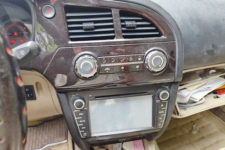 Used Soueast V3 Lingyue 2014 1.5L Manual Entry-Level Version Audio And AC Panel