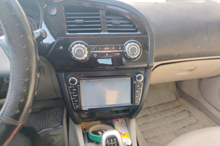 Used Soueast V3 Lingyue 2014 1.5L Manual Entry-Level Version Audio And AC Panel