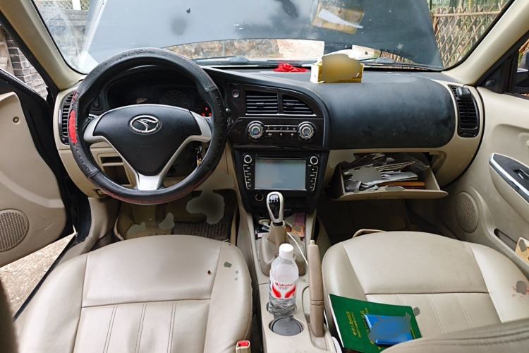 Used Soueast V3 Lingyue 2014 1.5L Manual Entry-Level Version Center Console