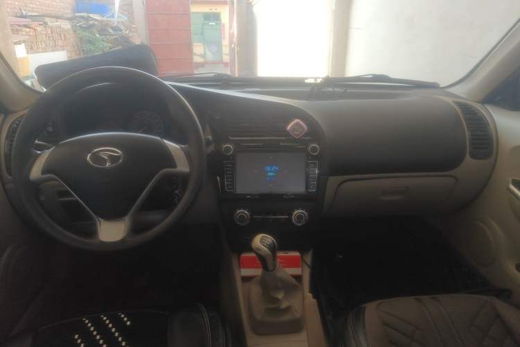 Used Soueast V3 Lingyue 2014 1.5L Manual Entry-Level Version Center Console