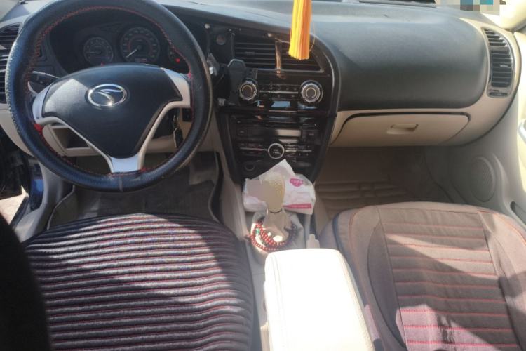 Used Soueast V3 Lingyue 2014 1.5L Manual Entry-Level Version Center Console