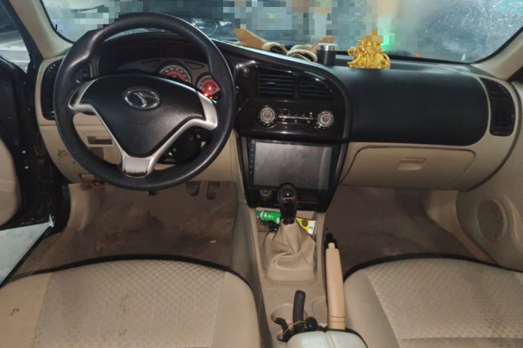 Used Soueast V3 Lingyue 2014 1.5L Manual Entry-Level Version Center Console