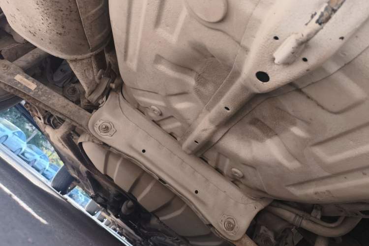Used Soueast V3 Lingyue 2014 1.5L Manual Entry-Level Version Chassis Rear