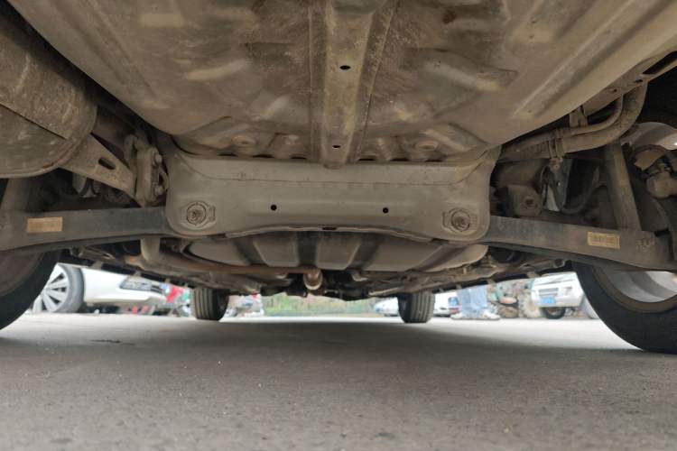 Used Soueast V3 Lingyue 2014 1.5L Manual Entry-Level Version Chassis Rear
