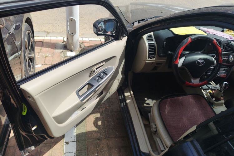 Used Soueast V3 Lingyue 2014 1.5L Manual Luxury Edition Driver Seat