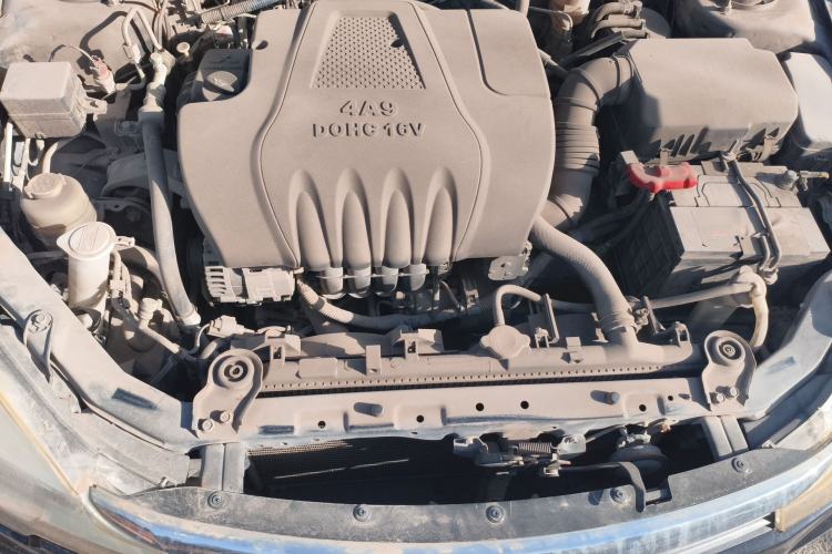 Used Soueast V3 Lingyue 2014 1.5L Manual Entry-Level Version Engine Bay