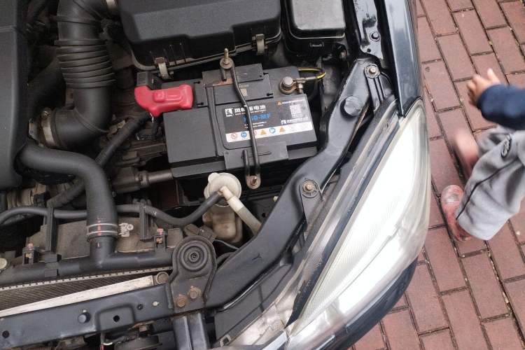 Used Soueast V3 Lingyue 2014 1.5L Manual Entry-Level Version Engine Bay Left