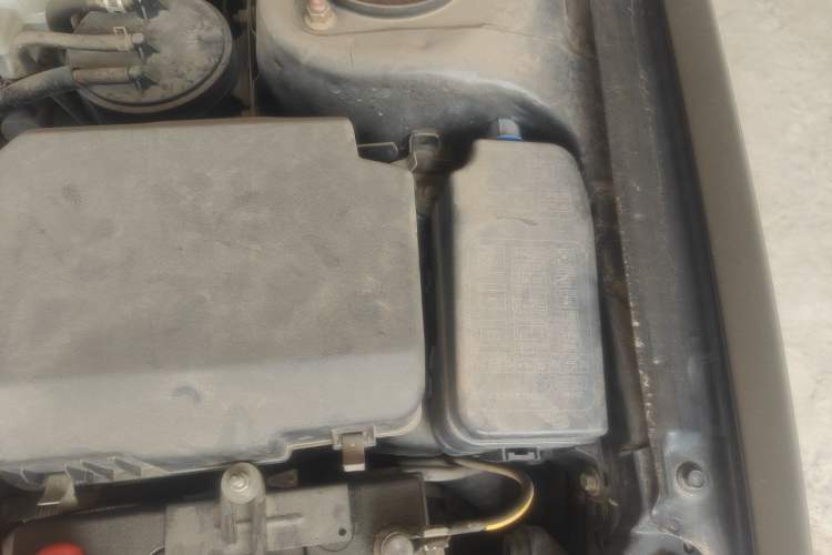Used Soueast V3 Lingyue 2014 1.5L Manual Entry-Level Version Engine Bay Left