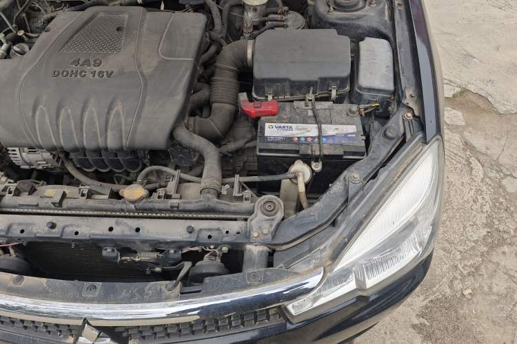 Used Soueast V3 Lingyue 2014 1.5L Manual Entry-Level Version Engine Bay Left