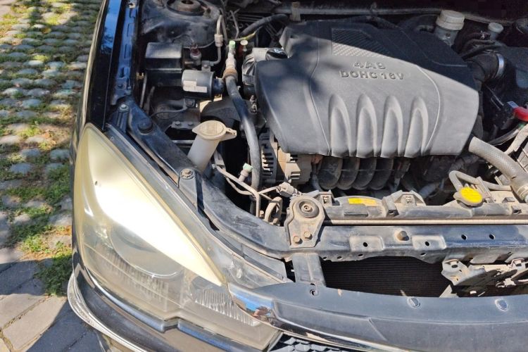 Used Soueast V3 Lingyue 2014 1.5L Manual Style Value Edition Engine Bay Right