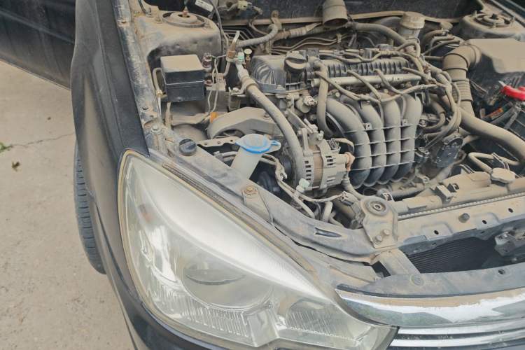 Used Soueast V3 Lingyue 2014 1.5L Manual Smart Edition Engine Bay Right