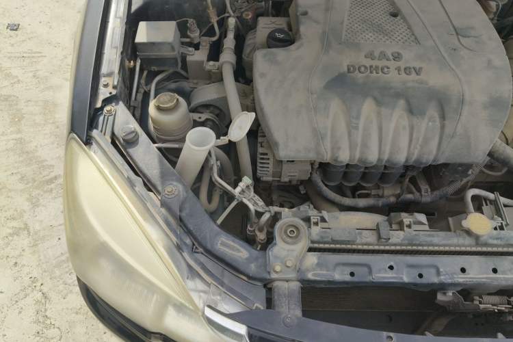 Used Soueast V3 Lingyue 2014 1.5L Manual Smart Edition Engine Bay Right