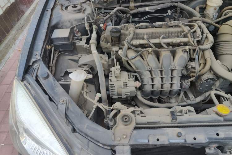 Used Soueast V3 Lingyue 2014 1.5L Manual Entry-Level Version Engine Bay Right