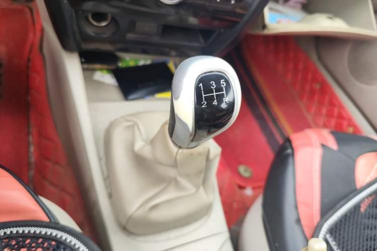 Used Soueast V3 Lingyue 2014 1.5L Manual Entry-Level Version Gear Lever