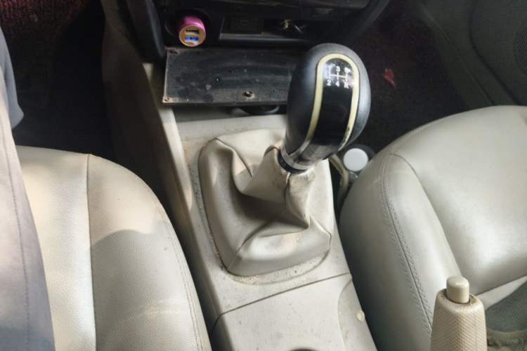 Used Soueast V3 Lingyue 2014 1.5L Manual Happiness Edition Gear Lever