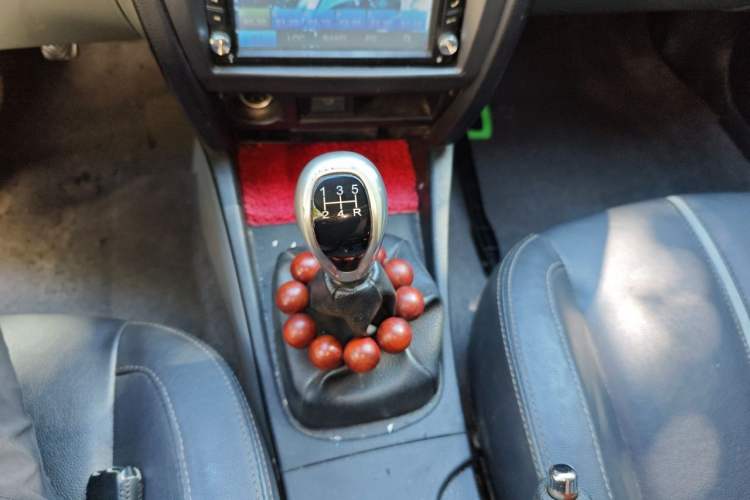 Used Soueast V3 Lingyue 2014 1.5L Manual Style Value Edition Gear Lever