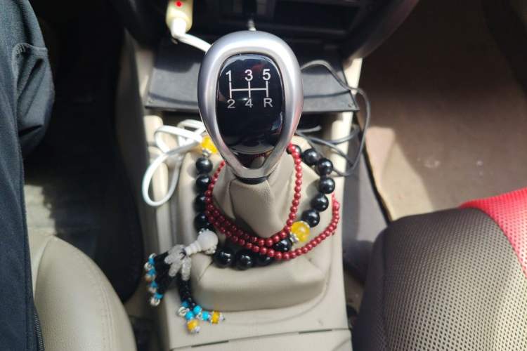 Used Soueast V3 Lingyue 2014 1.5L Manual Luxury Edition Gear Lever