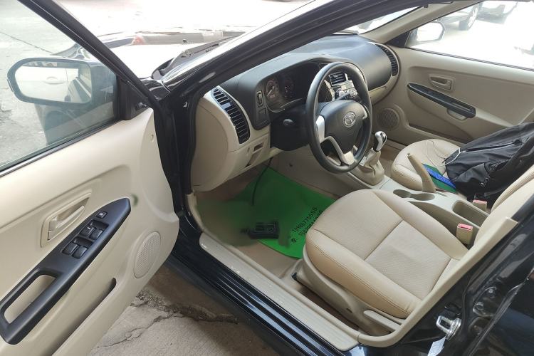 Used Soueast V3 Lingyue 2014 1.5L Manual Smart Edition Interior 3