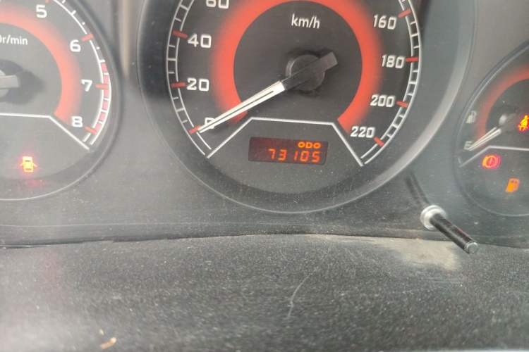 Used Soueast V3 Lingyue 2014 1.5L Manual Entry-Level Version Odometer Close Up
