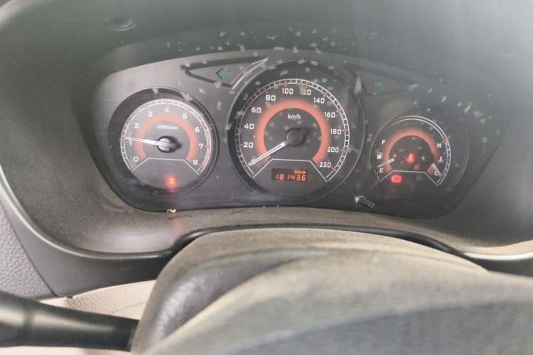 Used Soueast V3 Lingyue 2014 1.5L Manual Happiness Edition Odometer Close Up