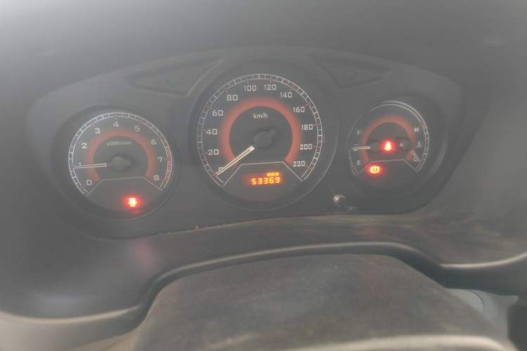 Used Soueast V3 Lingyue 2014 1.5L Manual Entry-Level Version Odometer Close Up