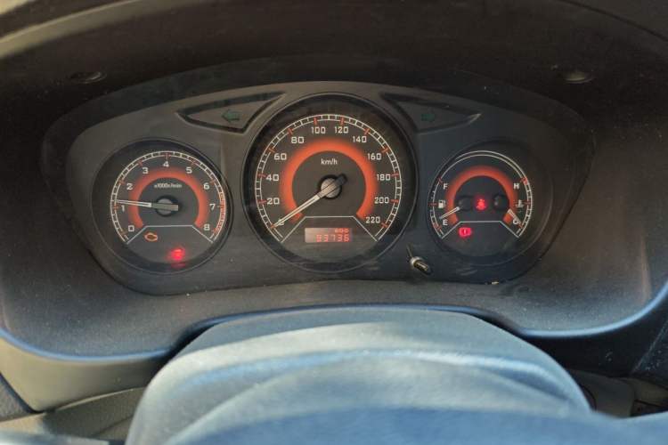 Used Soueast V3 Lingyue 2014 1.5L Manual Style Value Edition Odometer Close Up