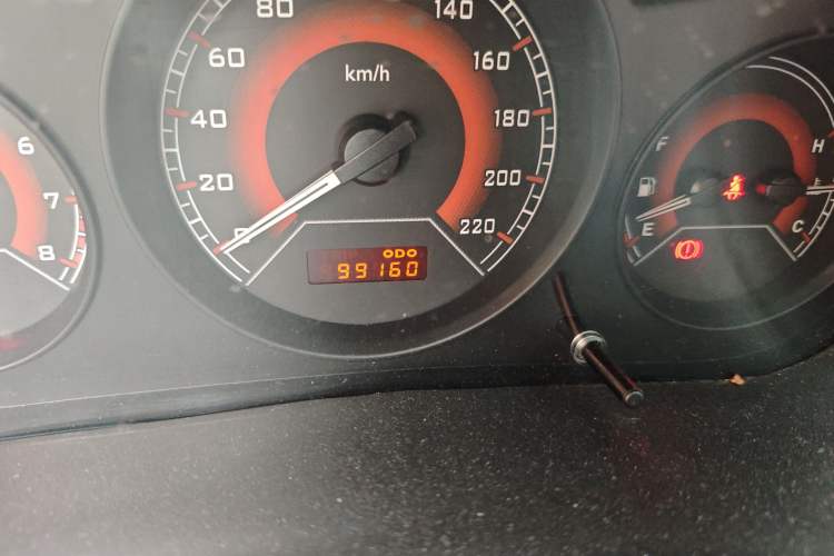 Used Soueast V3 Lingyue 2014 1.5L Manual Entry-Level Version Odometer Close Up