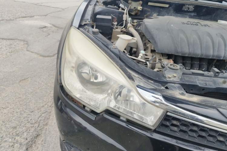 Used Soueast V3 Lingyue 2014 1.5L Manual Entry-Level Version Right Front Headlight