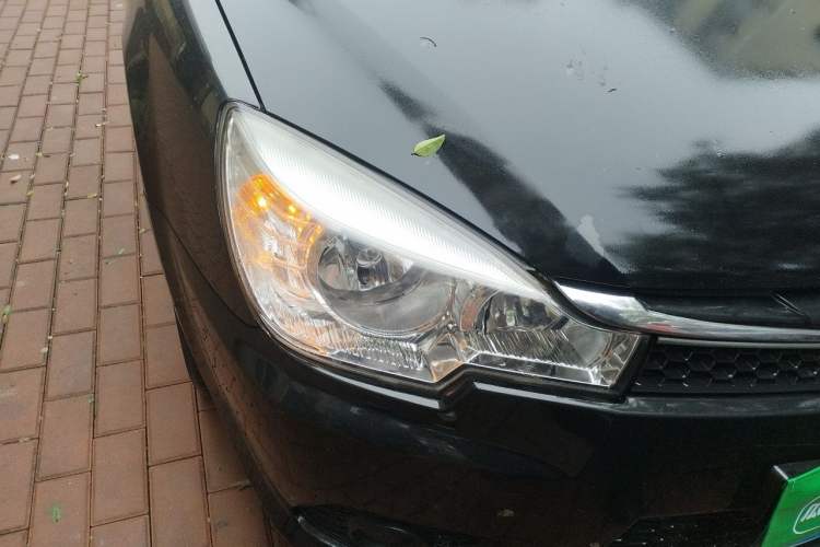 Used Soueast V3 Lingyue 2014 1.5L Manual Entry-Level Version Right Front Headlight