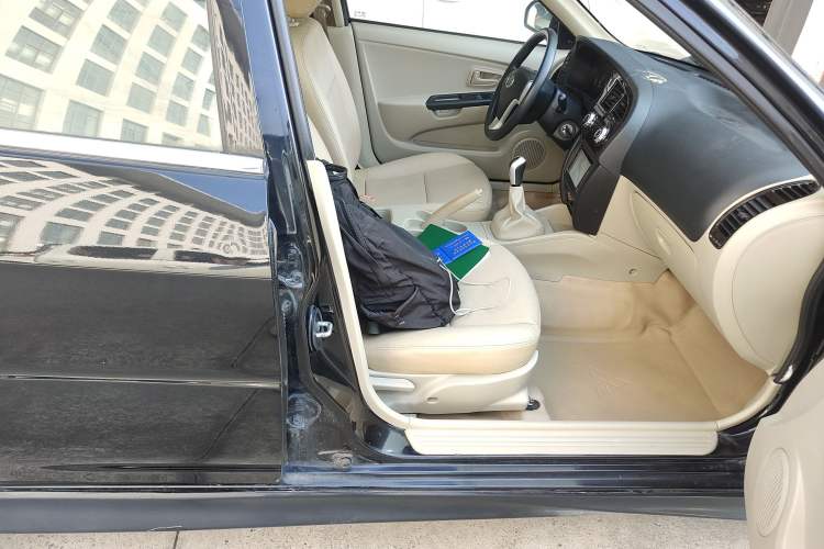 Used Soueast V3 Lingyue 2014 1.5L Manual Smart Edition Right Front Seat