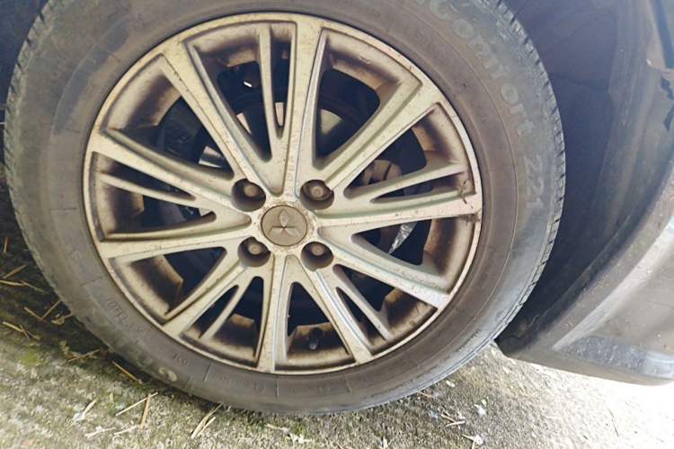 Used Soueast V3 Lingyue 2014 1.5L Manual Entry-Level Version Right Front Wheel Hub
