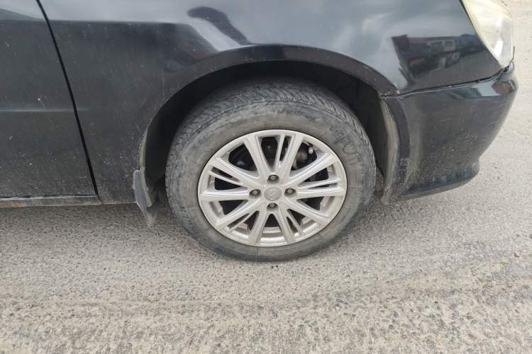 Used Soueast V3 Lingyue 2014 1.5L Manual Entry-Level Version Right Front Wheel Hub