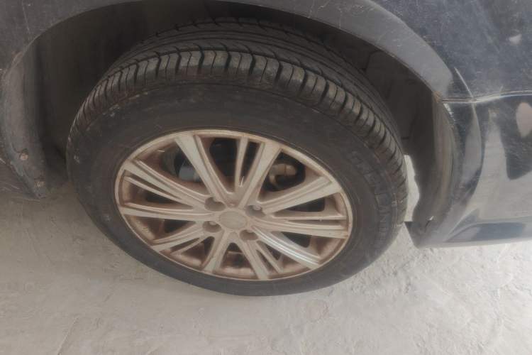 Used Soueast V3 Lingyue 2014 1.5L Manual Entry-Level Version Right Front Wheel Hub