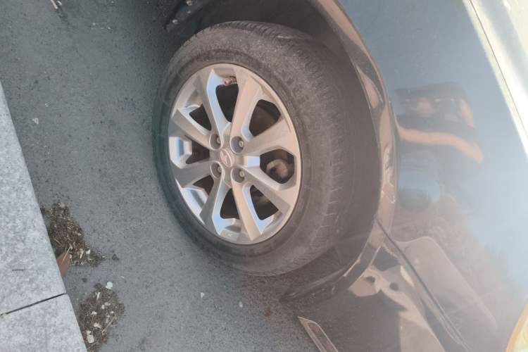 Used Soueast V3 Lingyue 2014 1.5L Manual Entry-Level Version Right Front Wheel Hub
