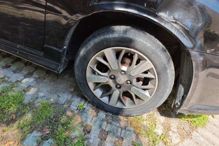 Used Soueast V3 Lingyue 2014 1.5L Manual Style Value Edition Right Front Wheel Hub