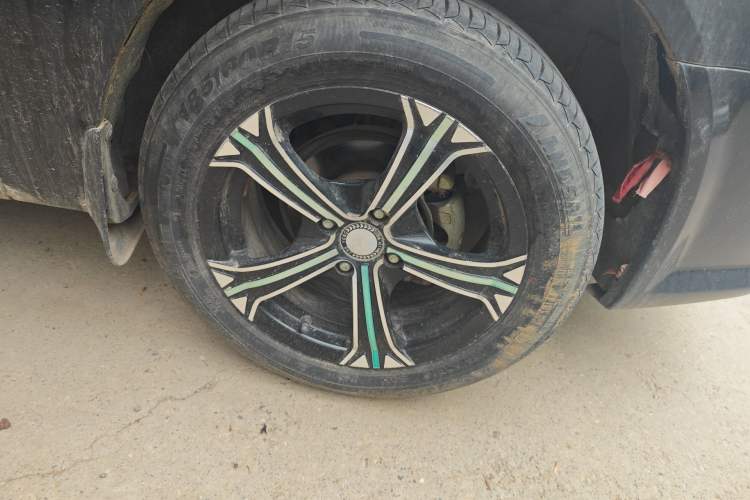 Used Soueast V3 Lingyue 2014 1.5L Manual Smart Edition Right Front Wheel Hub
