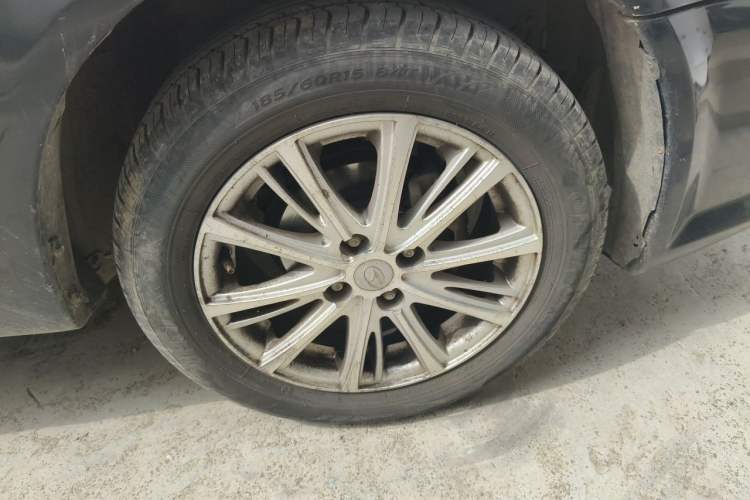 Used Soueast V3 Lingyue 2014 1.5L Manual Smart Edition Right Front Wheel Hub