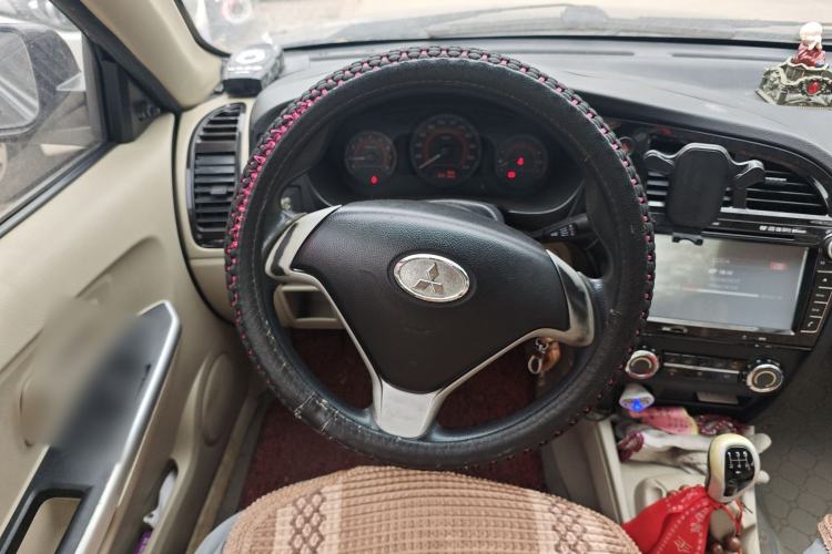 Used Soueast V3 Lingyue 2014 1.5L Manual Entry-Level Version Steering Wheel