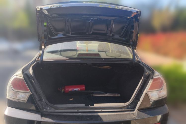 Used Soueast V3 Lingyue 2014 1.5L Manual Entry-Level Version Trunk